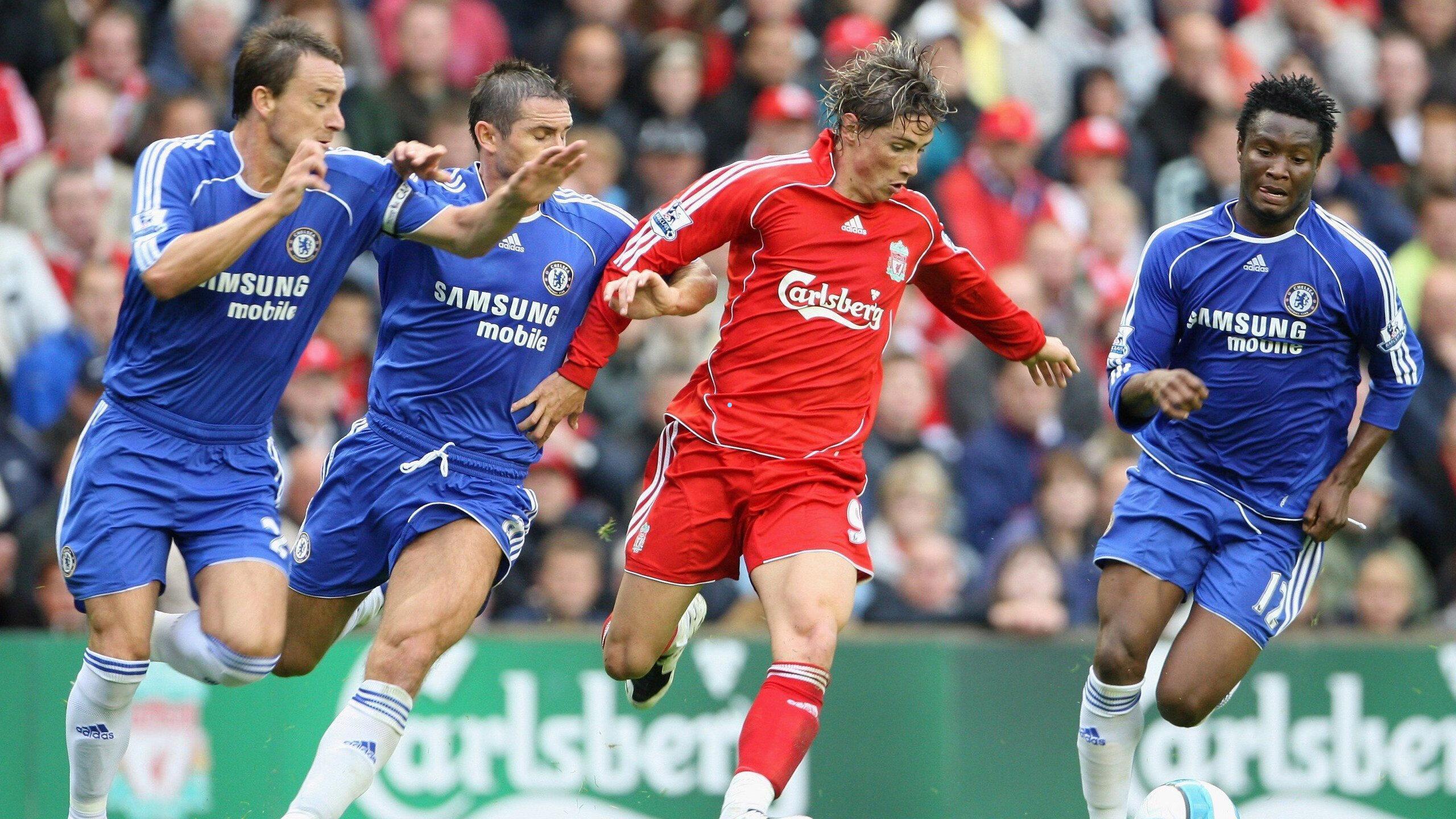 德甲激战，汉堡主场对决法兰克福，防守与边路战术深度解析