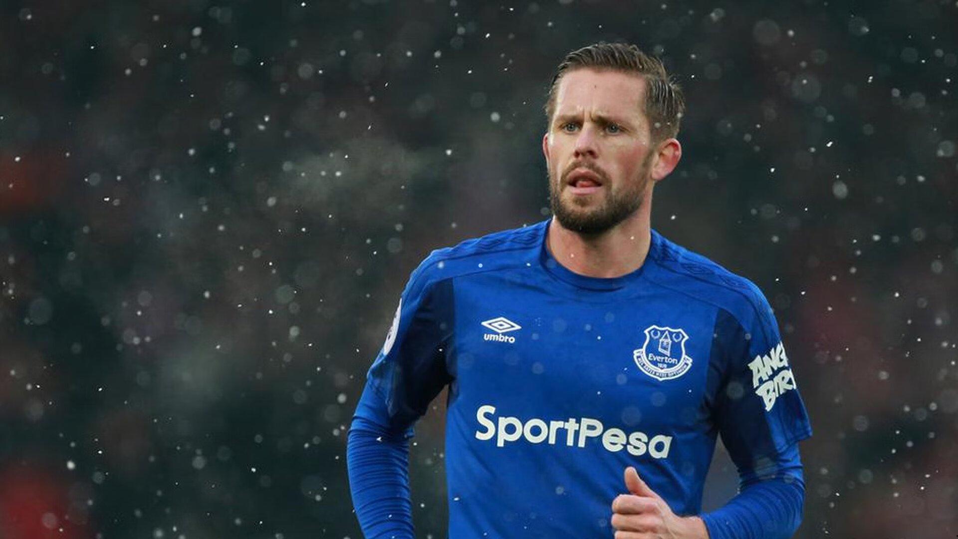 里奇·保罗公开驳斥不实传闻,否认参与争议文章,强调专注力抵御外界干扰